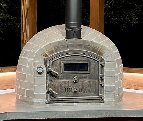 An Outdoor Oven for Amazing Pizza at Home